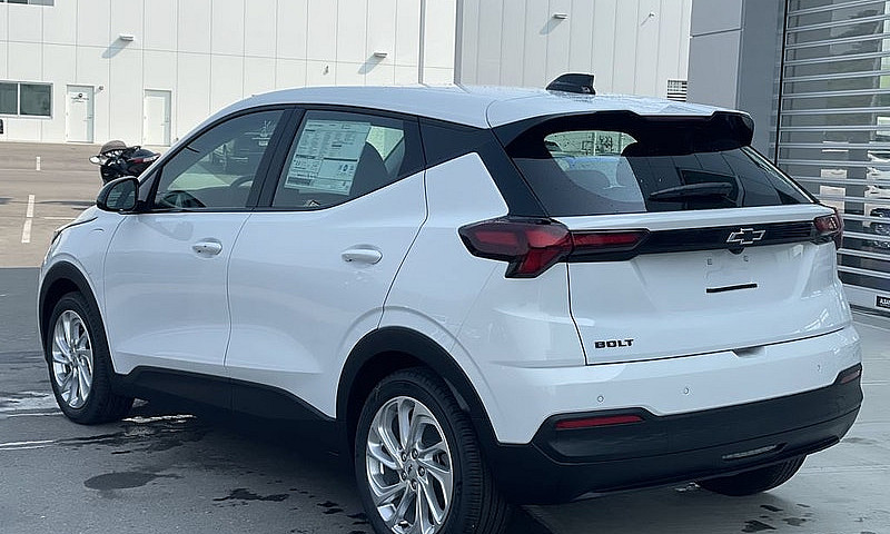 2027 Chevrolet Bolt ...