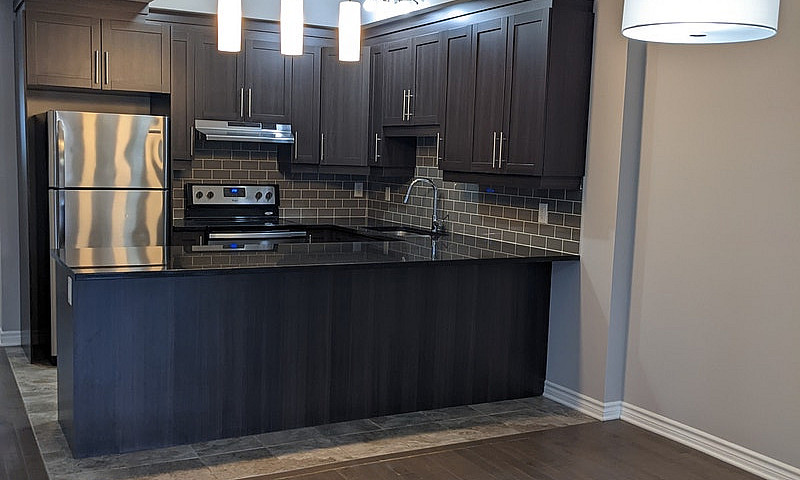 Gorgeous 2 Bdrm In C...