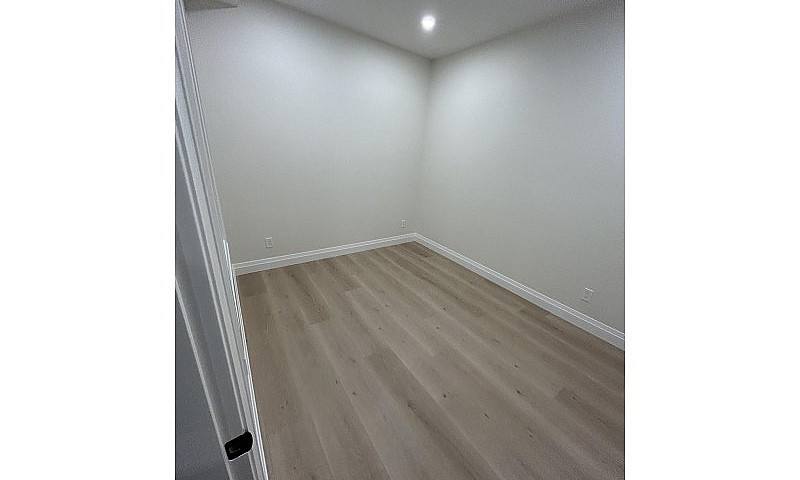 Basement Suite 13799...