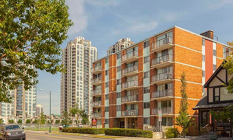 Camelot Suites - 1 B...