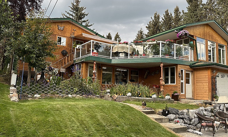 Riverfront Retreat B...