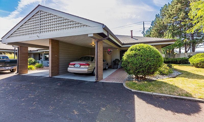 End Unit Townhouse I...