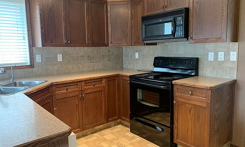 146 Inkster Close - ...