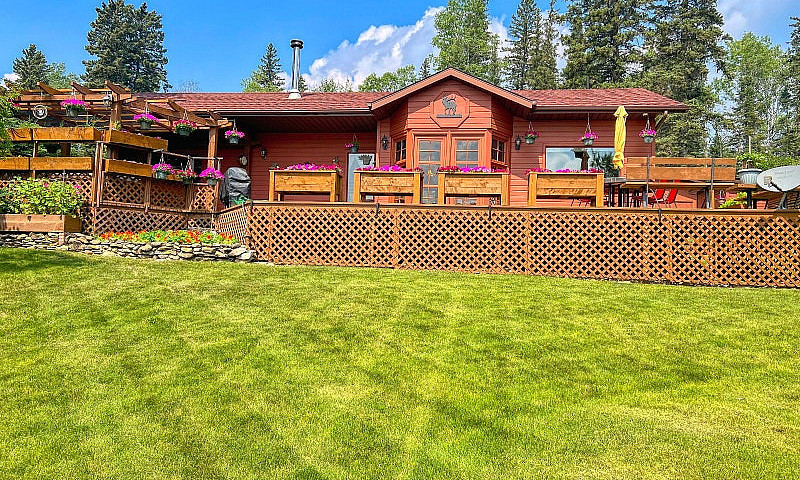 Cottage For Sale - D...