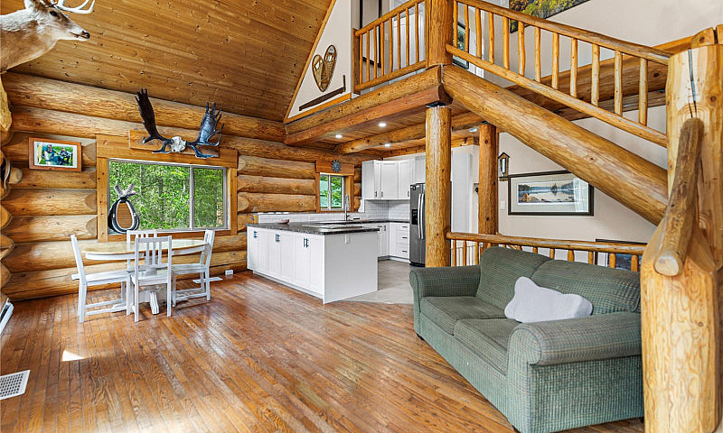 753 Leonie Creek Roa...