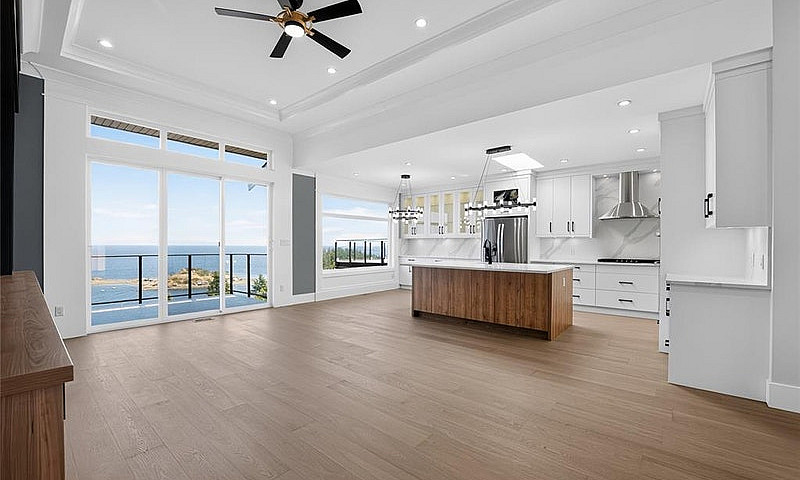 Luxurious 8 Bed Home...