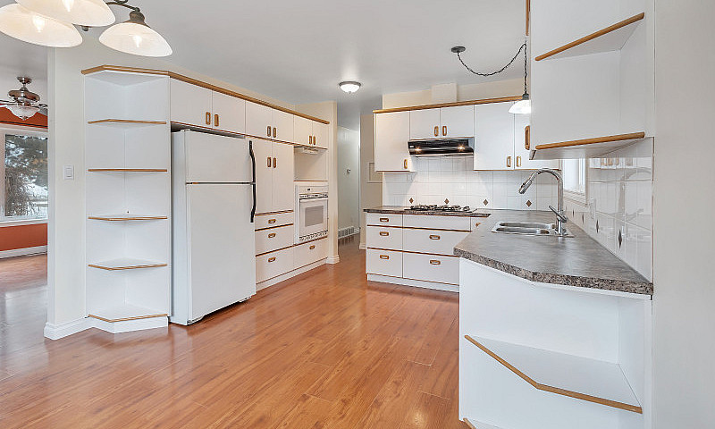 5.58 Acres ~ Bungalo...