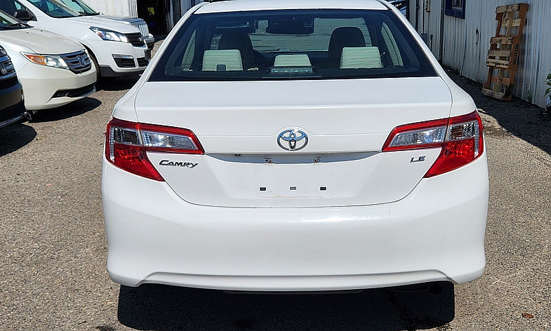 2014 Toyota Camry Le...