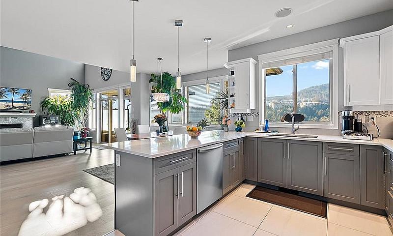Stunning, 4 Bedroom,...