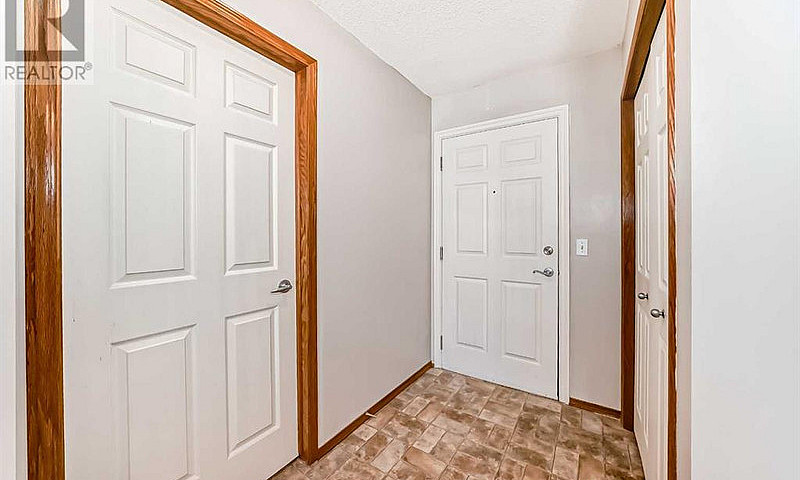 1215, 950 Arbour Lak...