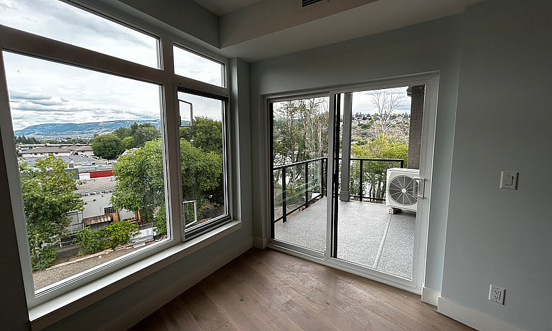 2 Bedroom Plus Den A...