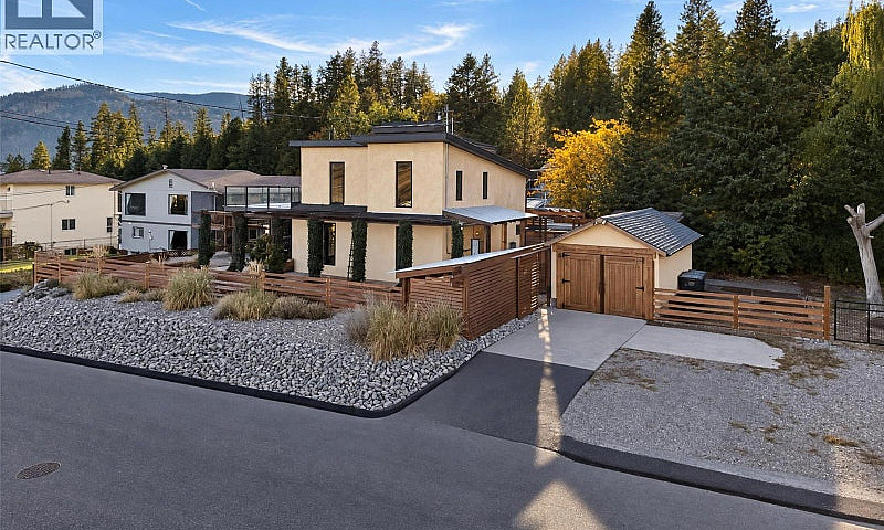 6226 Sanderson Avenu...