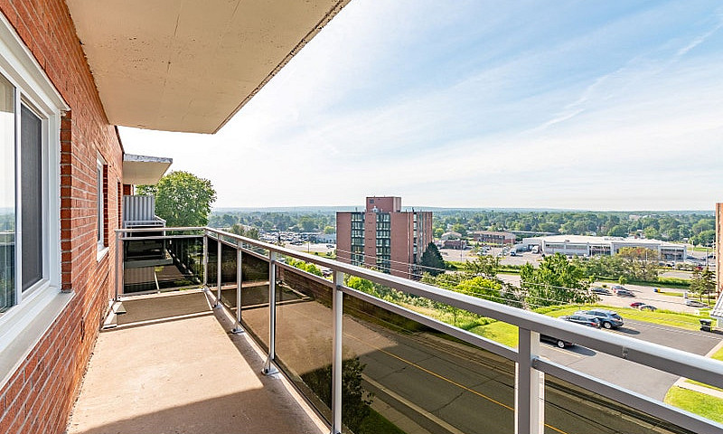 Spacious 2 Bedroom A...