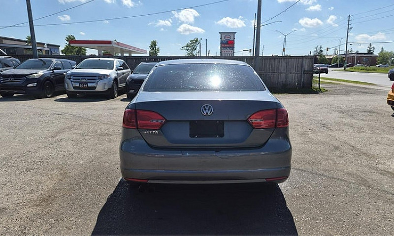 2013 Volkswagen Jett...