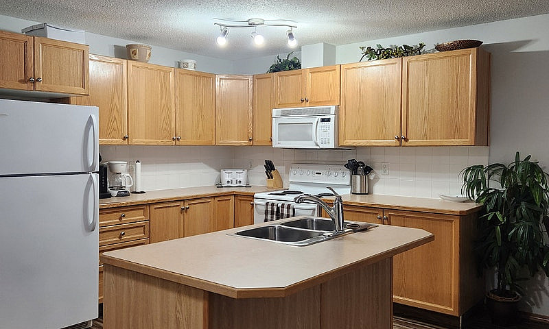 Fully Furnished, All...