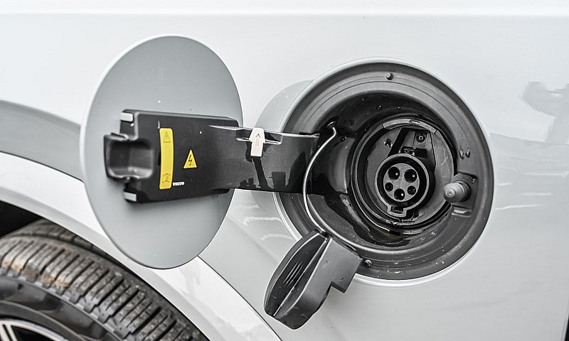 2025 Volvo Xc90 Plug...