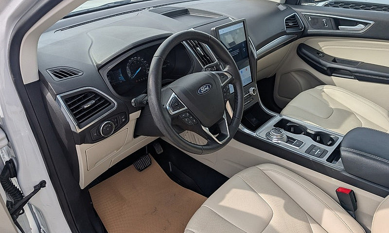 2022 Ford Edge...