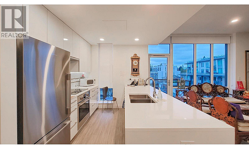 671 438 W King Edwar...