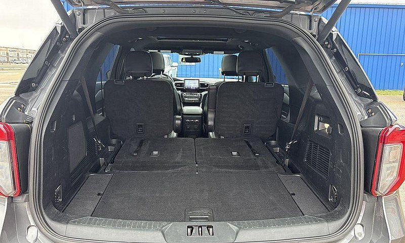 2022 Ford Explorer S...