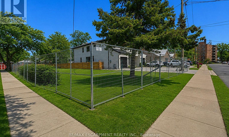 19A Broadview Avenue...