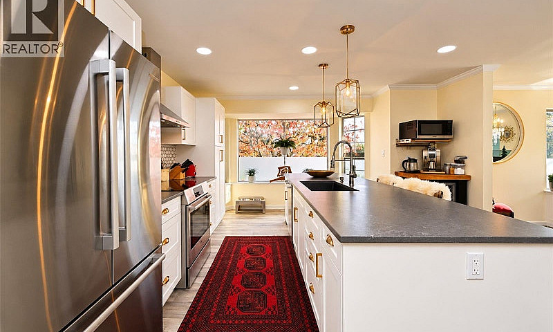 3601 Arbutus Dr N Co...