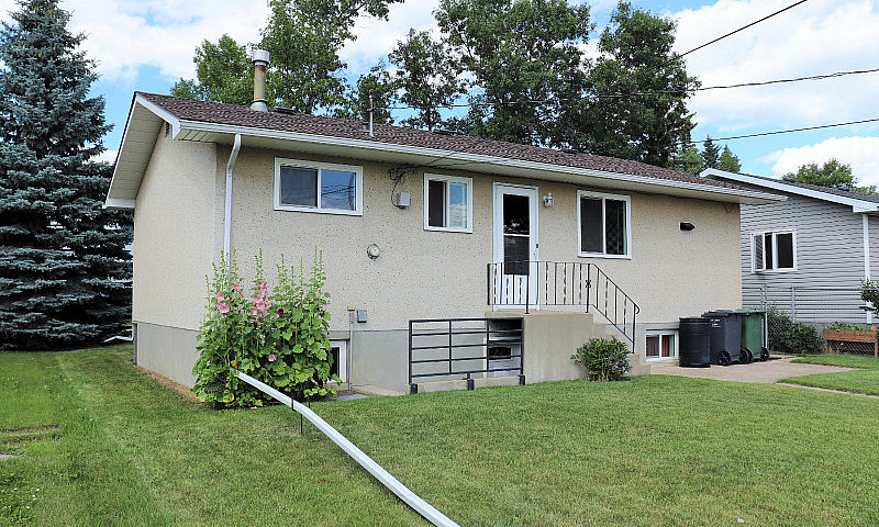 Renovated Bungalow N...