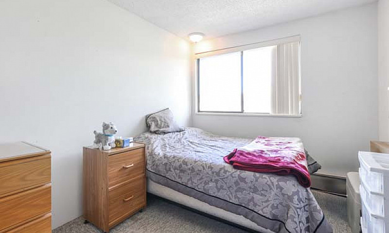 Well Laid-Out 2 Br N...