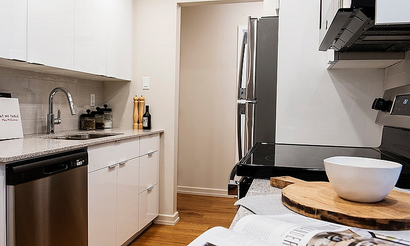 1 Bedroom Suite In L...