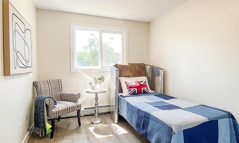 Strathcona Apartment...