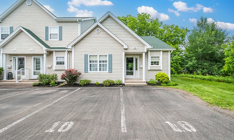 Condo In Dieppe...