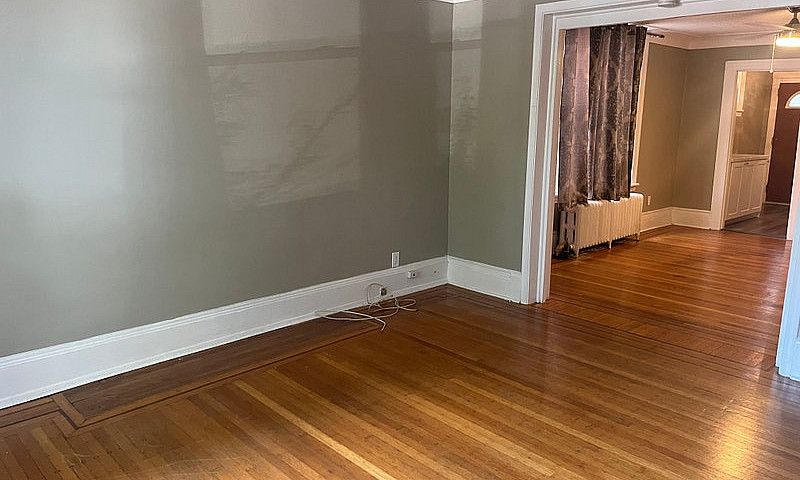 Cozy Main Floor Apar...