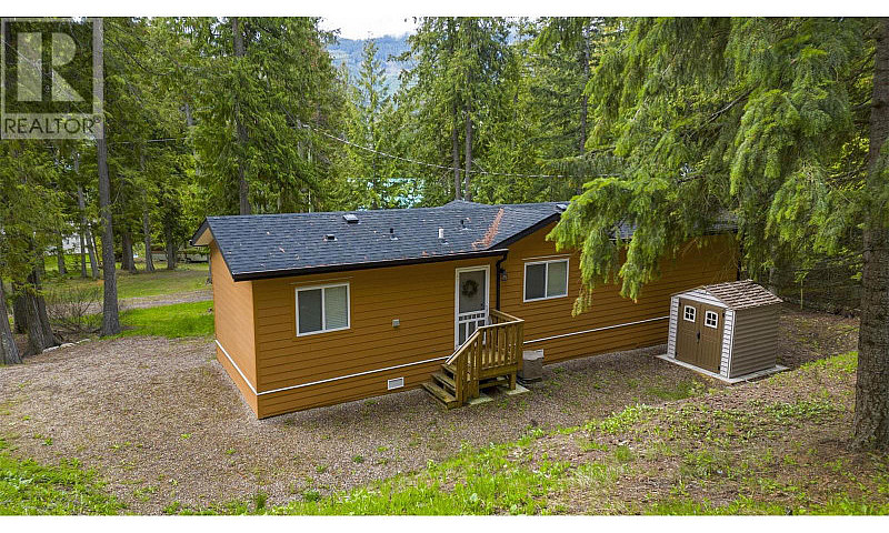 6432 Sunnybrae Canoe...