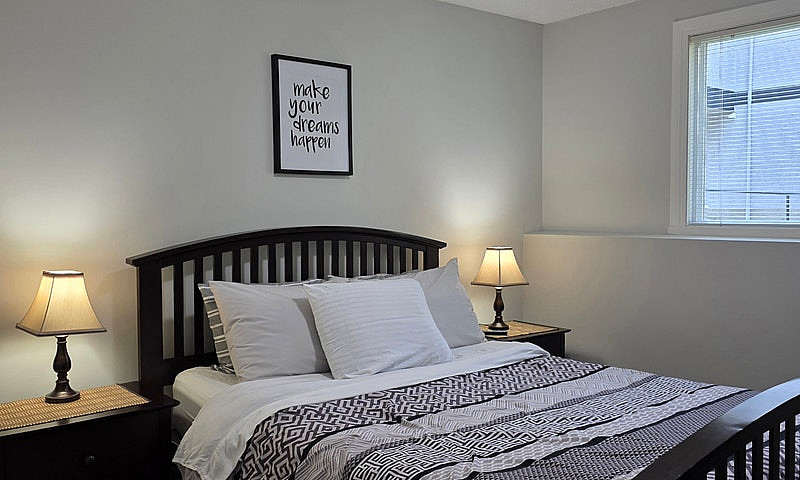 1 & 2 Bedroom Apartm...