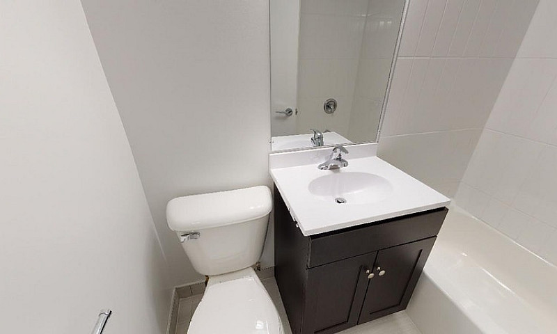 4875 Dufferin: Apart...