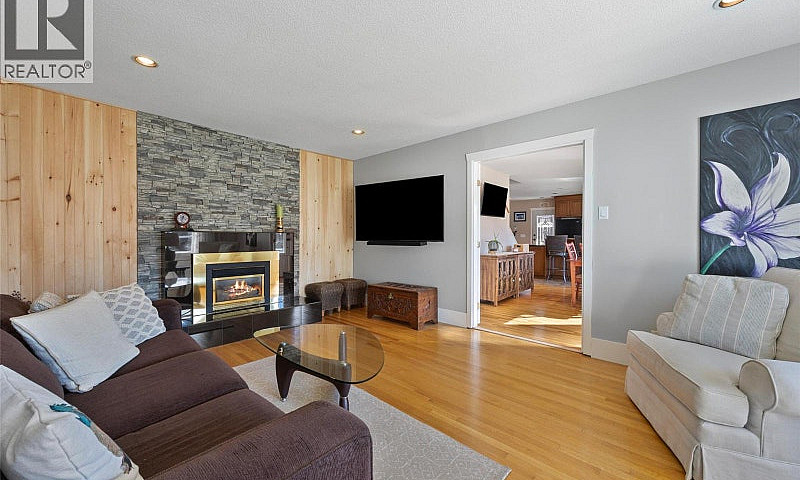 732 Ivy Avenue Kamlo...