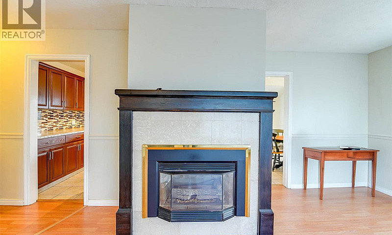 4260 Montrose St Por...
