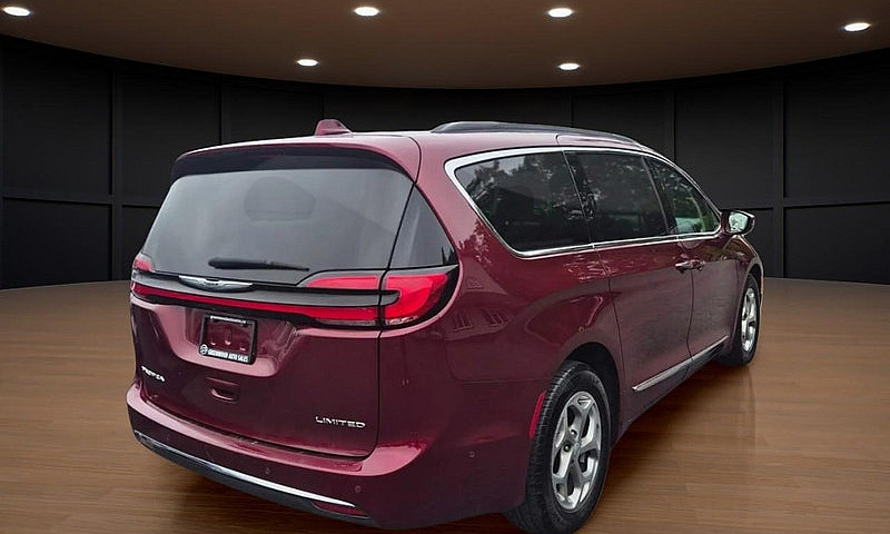 2022 Chrysler Pacifi...
