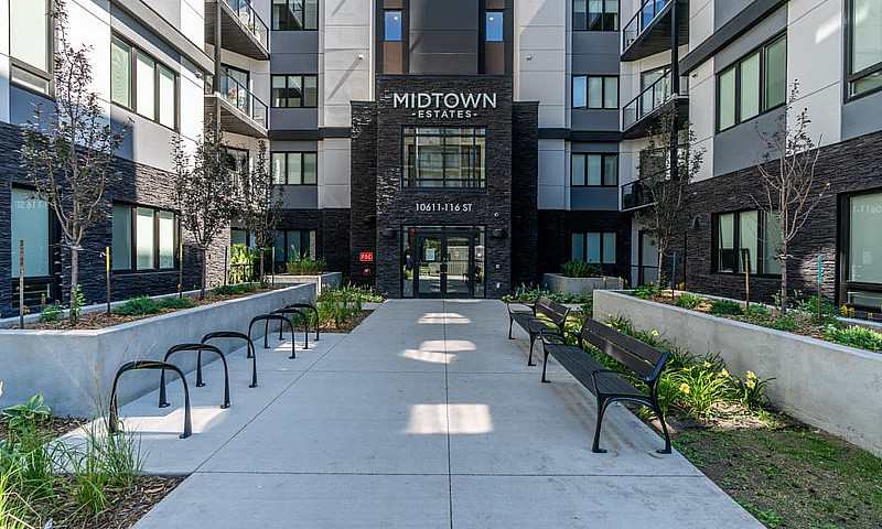 2 Bedroom Available ...