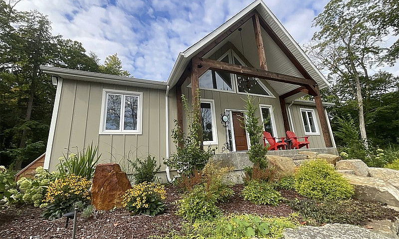$1,310,000 - Bungalo...