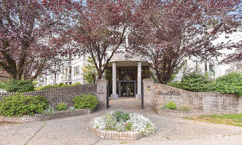 Spacious 2-Bedroom +...