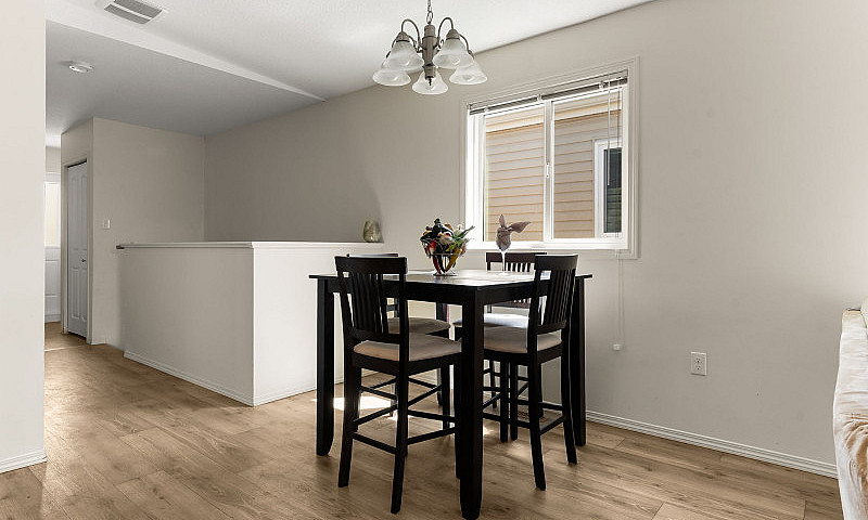 183 Chateau Cres - S...