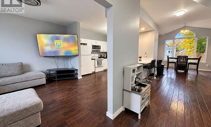 128 Bethune Street T...