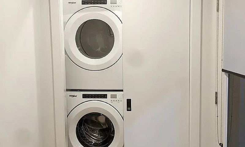 Modern Studio Unit W...
