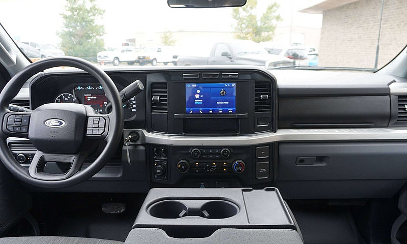2024 Ford F-350 V8 4...