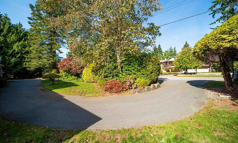 13756 18 Avenue Surr...