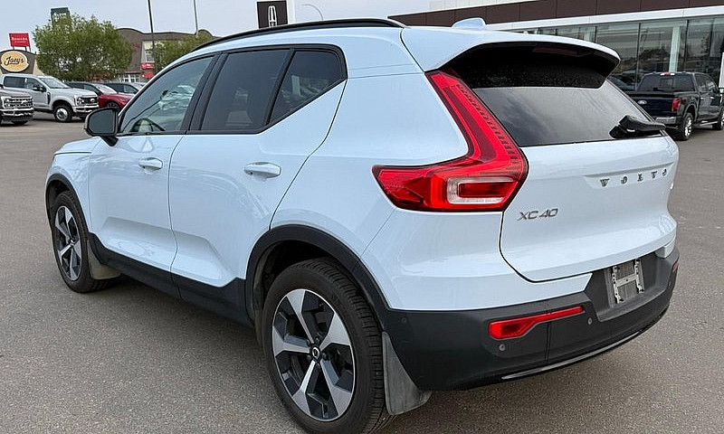 2024 Volvo Xc40 B5 P...