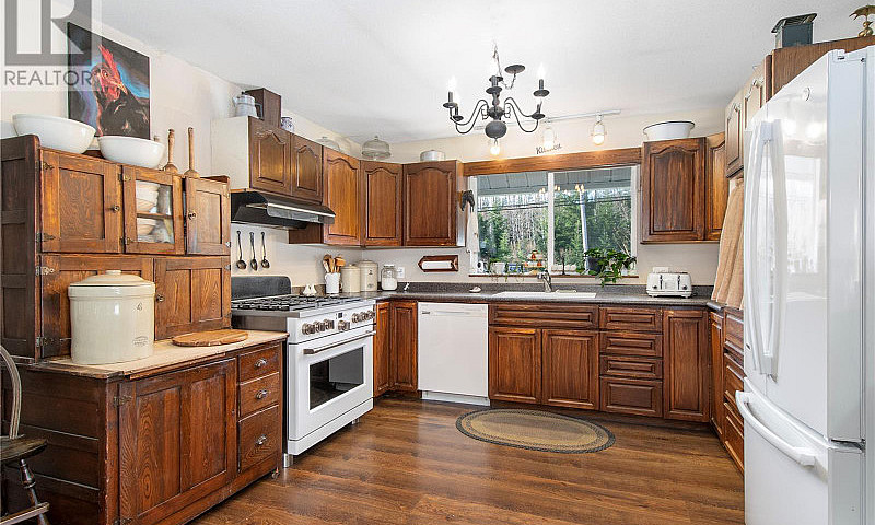 870 Sayward Rd Saywa...