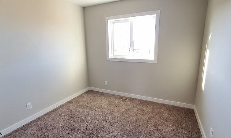 Duplex In Blackfalds...