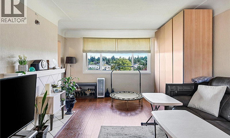 565 Baker St Saanich...