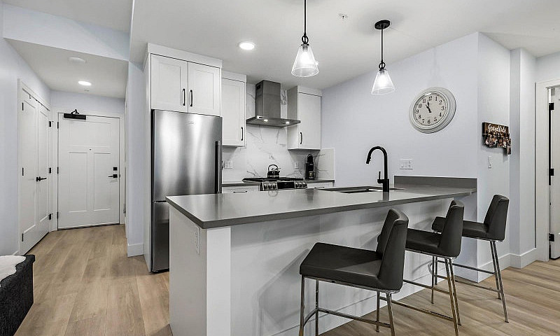 608 120 Esplanade Av...